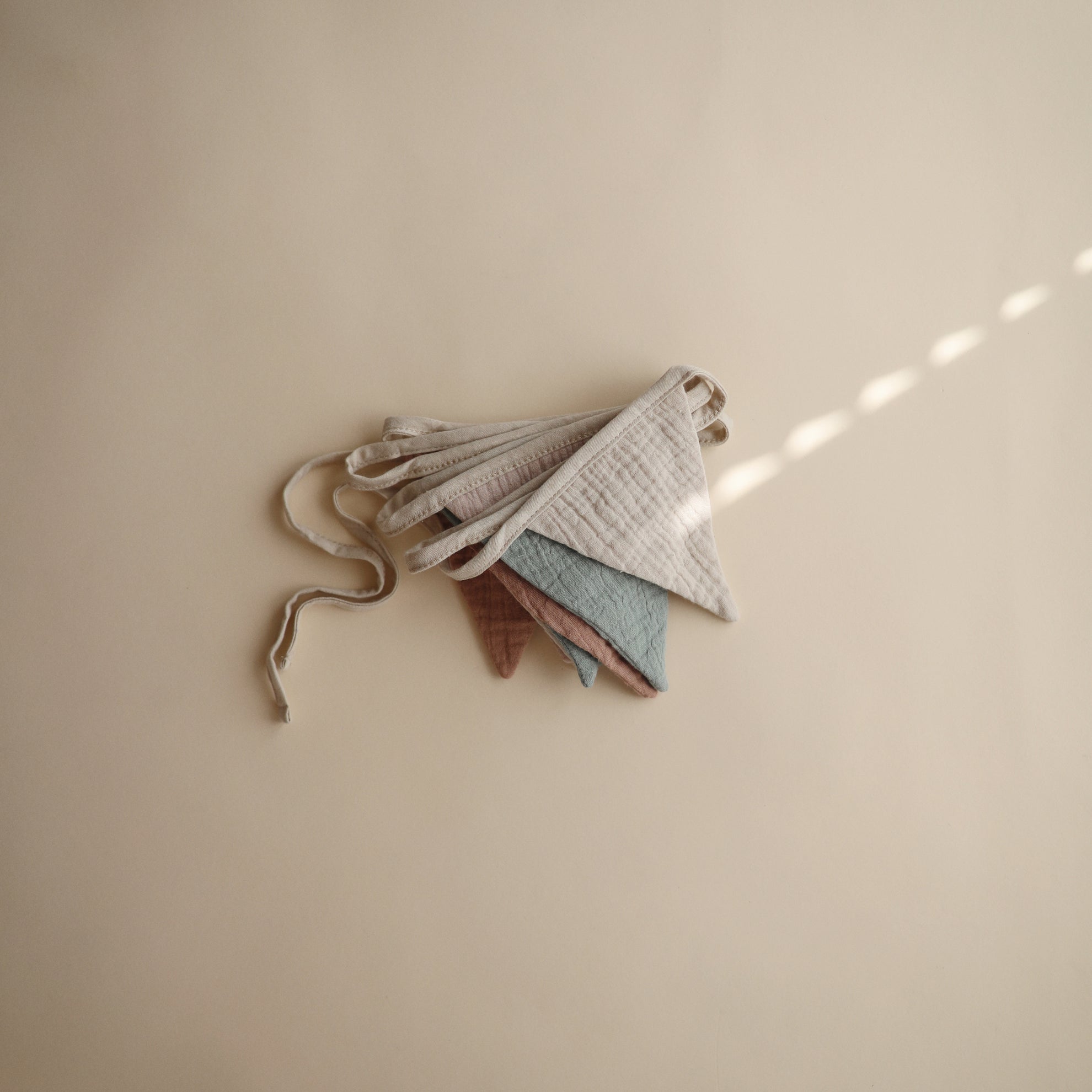 Mushie Baby Garland - Laadlee