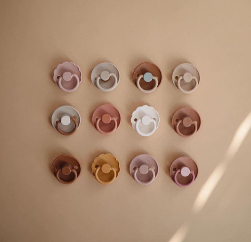 Frigg Daisy Latex Baby Pacifier 6M-18M, 2Pack, Baked Clay/Cream - Size 2 - Laadlee