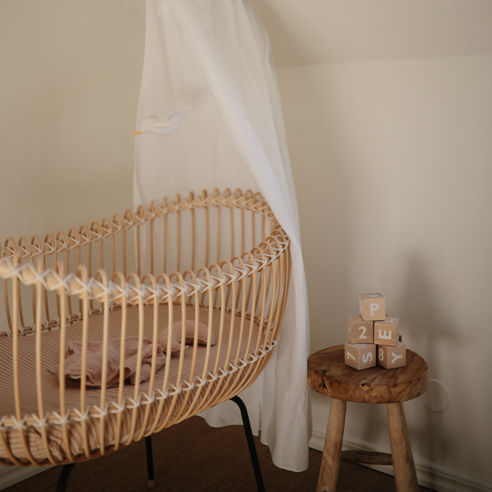 Mushie Lovey Blanket Moon Blush - Laadlee