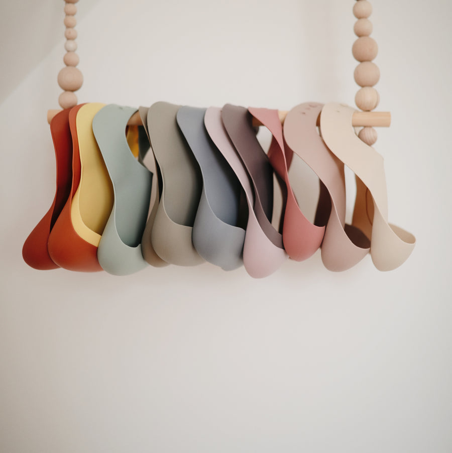 Mushie Silicone Bib Warm Taupe - Laadlee