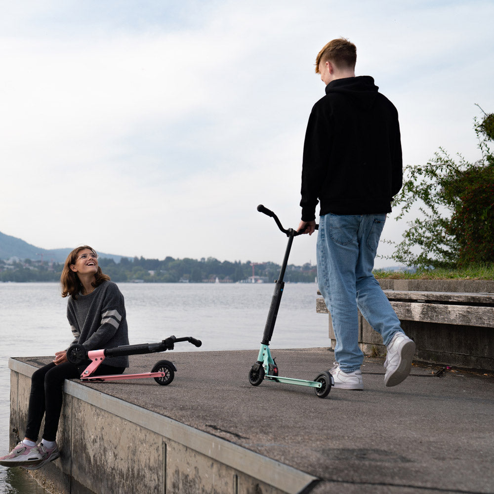 Micro Sprite Deluxe Scooter - Neon Rose - Laadlee