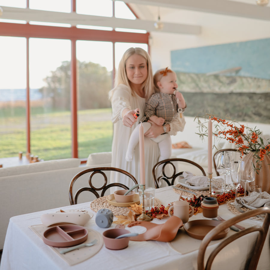 Mushie Silicone Mat Black Daisy - Laadlee